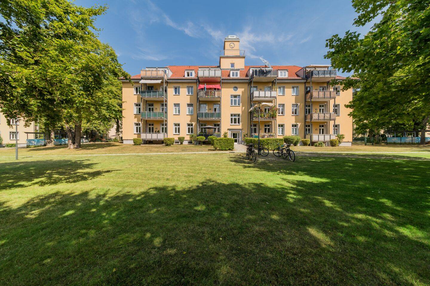 Lichtdurchflutete 2-Zimmer-Wohnung mit Parkett, Balkon, EBK und TG in hervorragender Infrastruktur, 14469 Potsdam