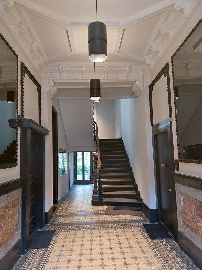 Bezugsfertig! Hochwertig sanierte Altbauwohnung mit Aufzug, Stuck, Parkett und Südbalkon, 10557 Berlin (Mitte Hansaviertel Moabit Tiergarten)