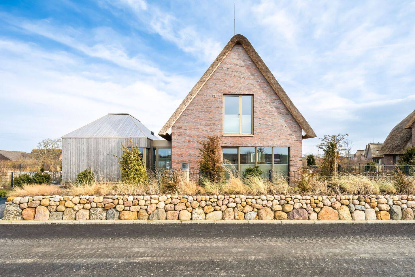 Freistehendes genehmigtes Ferienhaus unter Reet mit KfW 40 Standard (Villa Deich), 25992 List auf Sylt