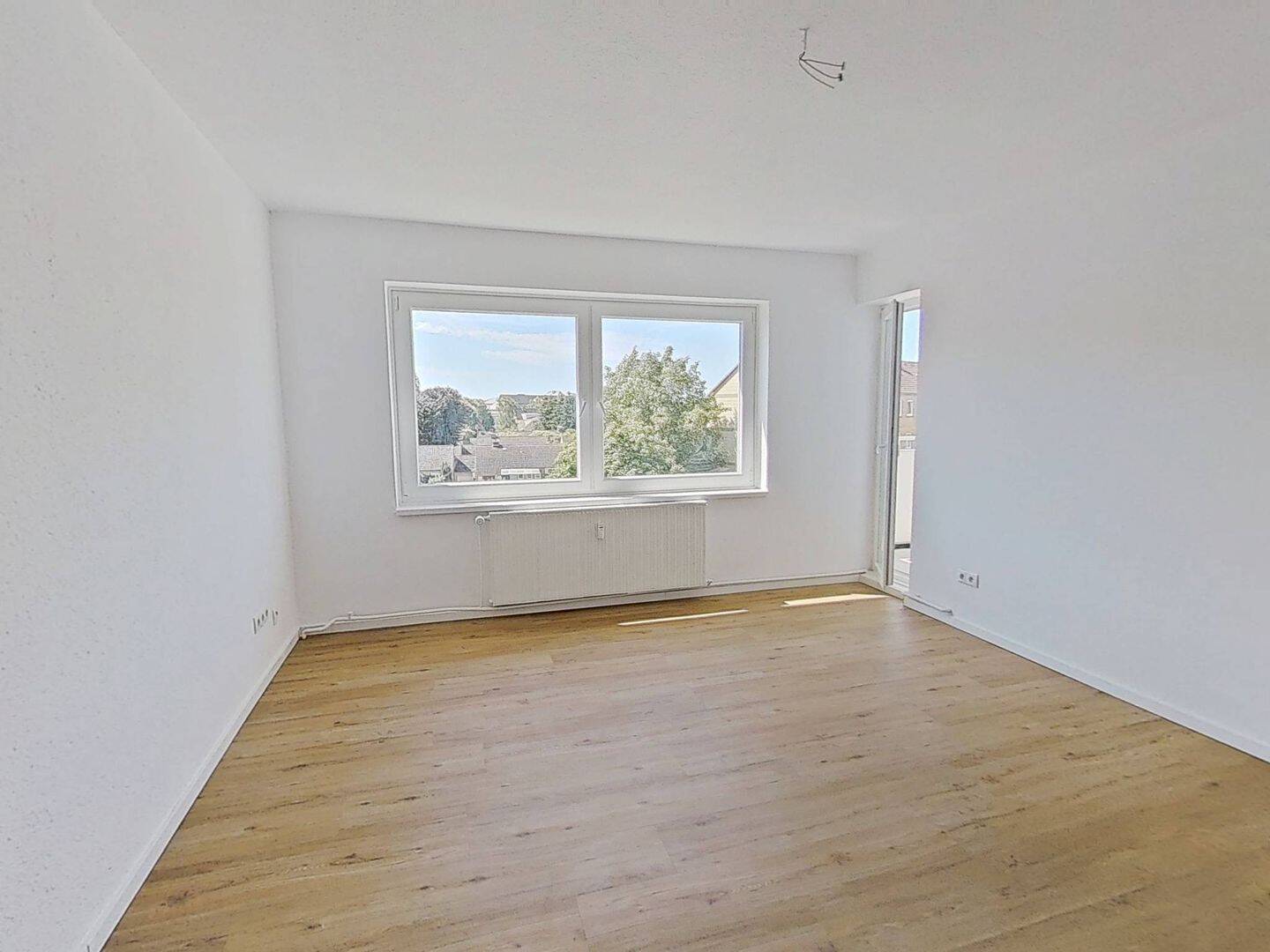 Lichtdurchflutete 3-Zimmer-Wohnung mit BALKON, 25436 Uetersen