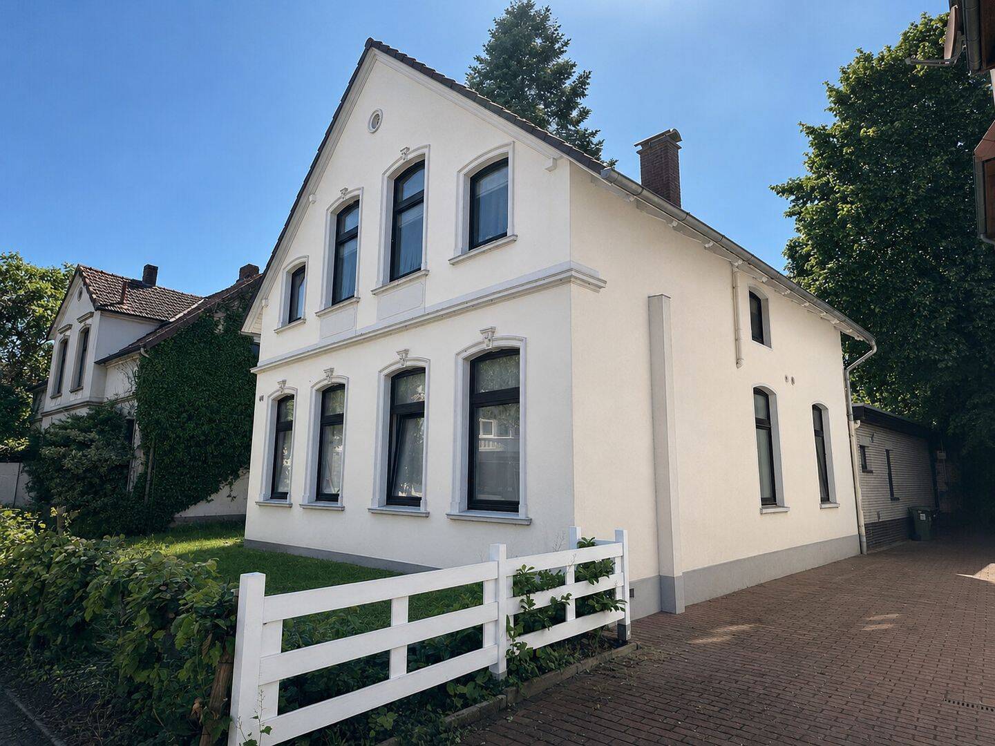 Ein Haus für Ihre Ideen: Vom Wohnhaus mit drei Einheiten zum großzügigen Familiendomizil, 26122 Oldenburg (Oldb) (Eversten Innenstadt Wechloy)