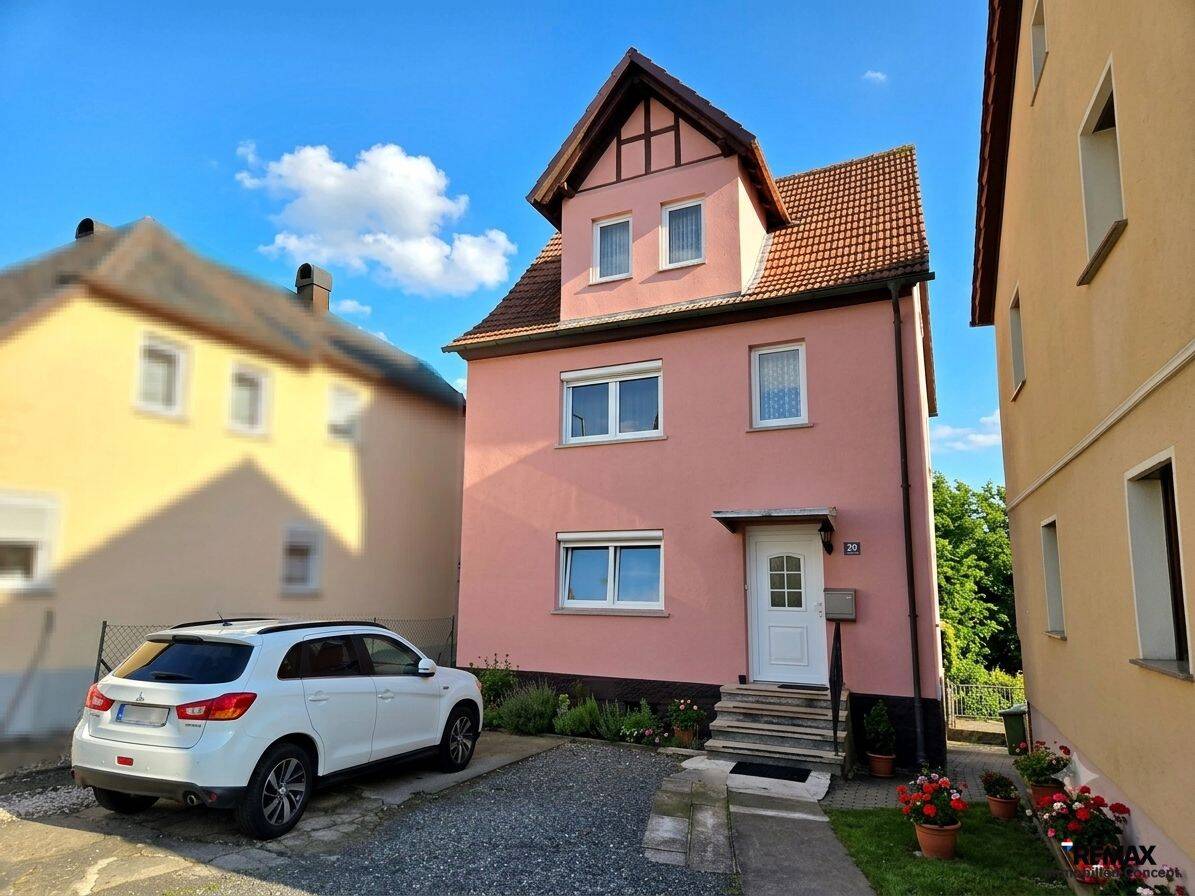 Vielseitiges Zweifamilienhaus mit attraktive Dachterrasse, Fernblick und Vermietungspotenzial, 96215 Lichtenfels