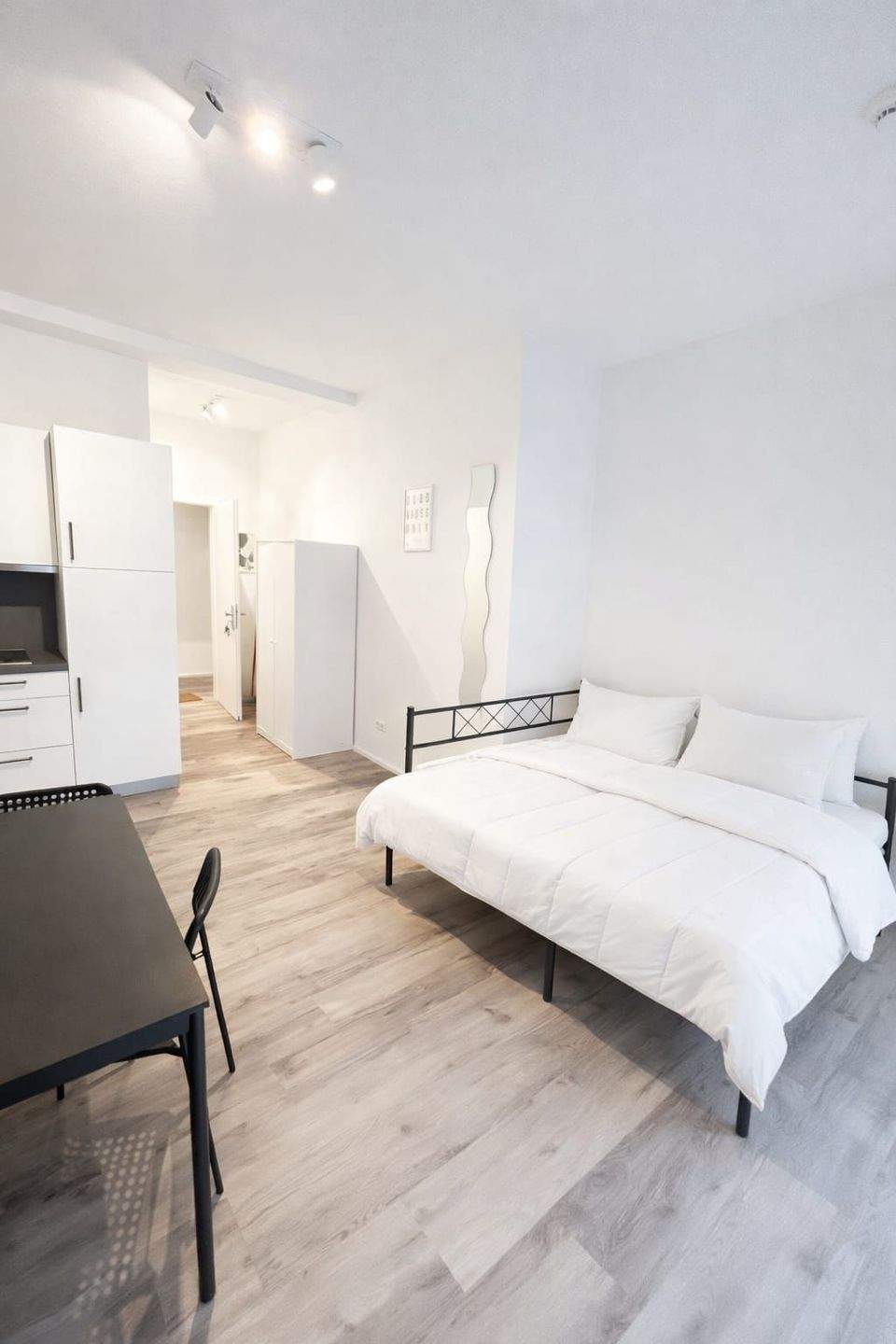 Mitten in STUTTGART ! Wunderschöne vollmöbilierte Studioapartments, 70190 Stuttgart (Mitte Ost)