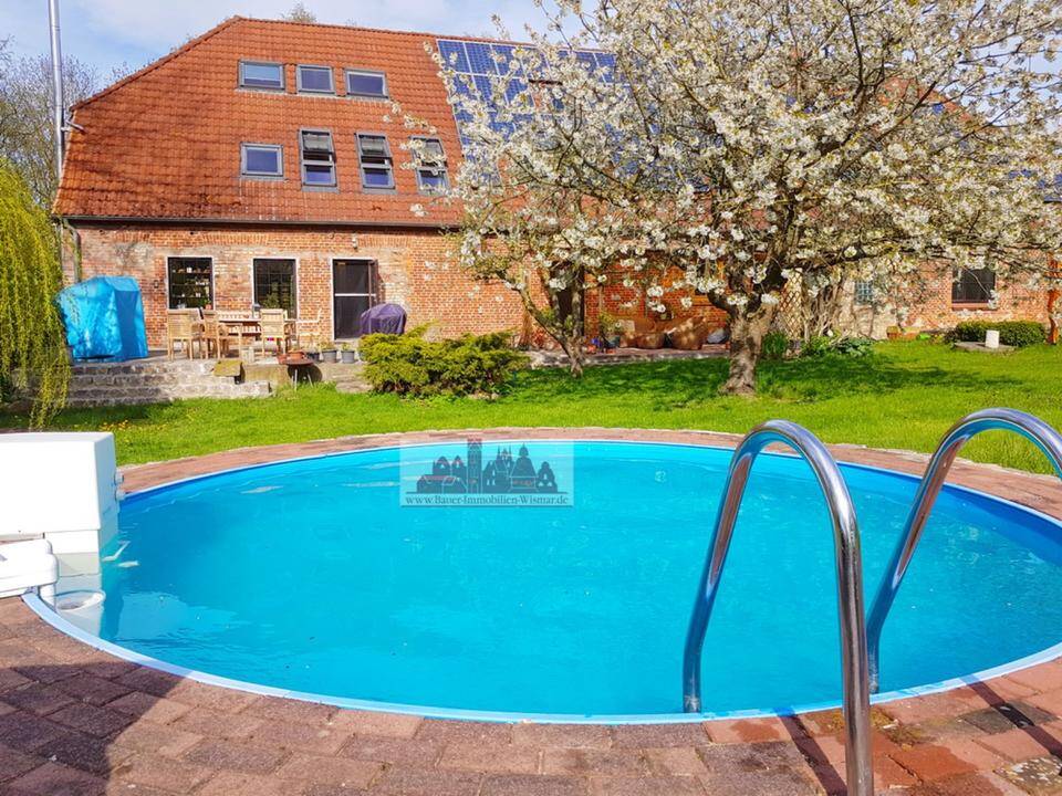 Stilvolles Wohnhaus mit separatem Ferienappartement und Ausbaureserve in idyllischer Lage, 23974 Neuburg