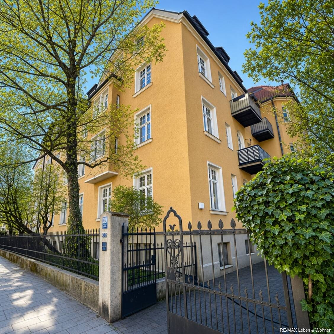 Sanierte 3 Zimmer – Altbauwohnung in der MAXVORSTADT 2 Stock. Ruhige Nebenstrasse. Eigenbezug !