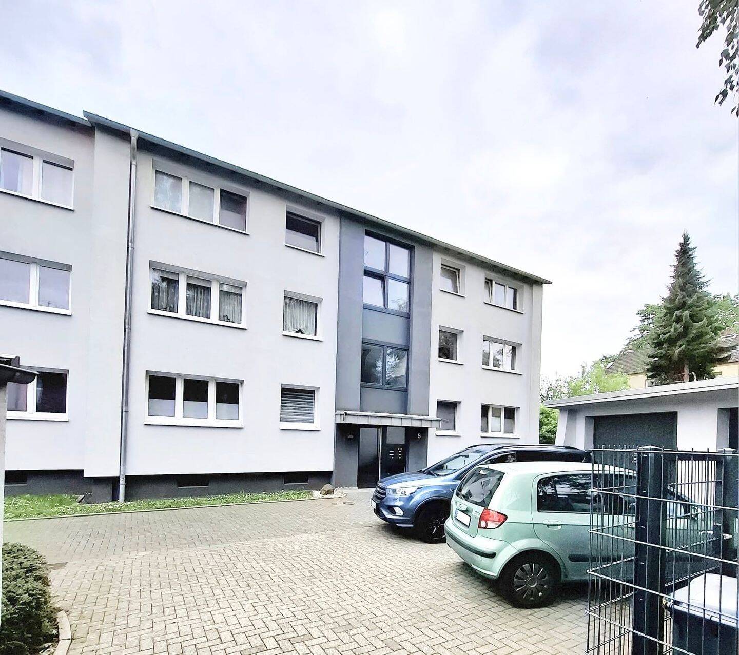 Exklusives 6-Familienhaus mit 2 Garagen & 3 Stellplätzen in ruhiger Toplage Frechen-Buschbell!, 50226 Frechen