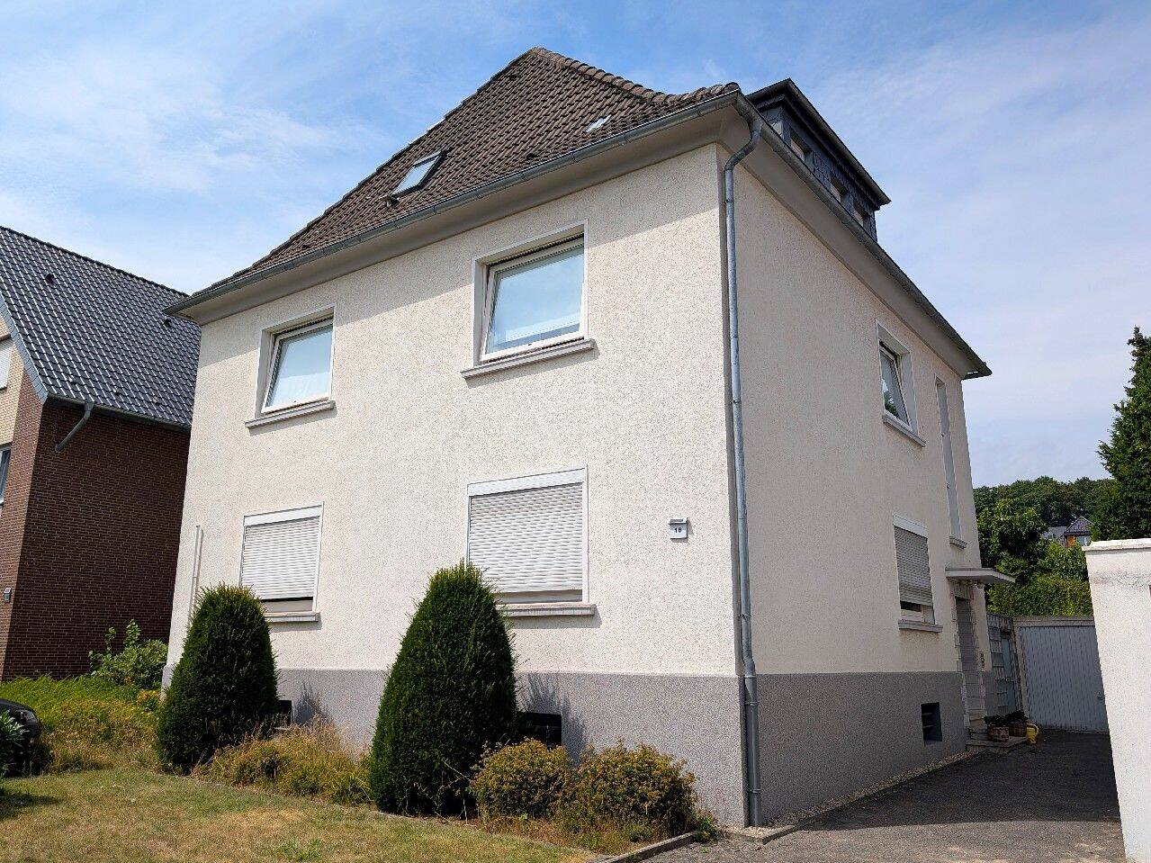 Solides Dreifamilienhaus in Nahne: EG und DG frei, 49082 Osnabrück (Kalkhügel Nahne Schölerberg Sutthausen)
