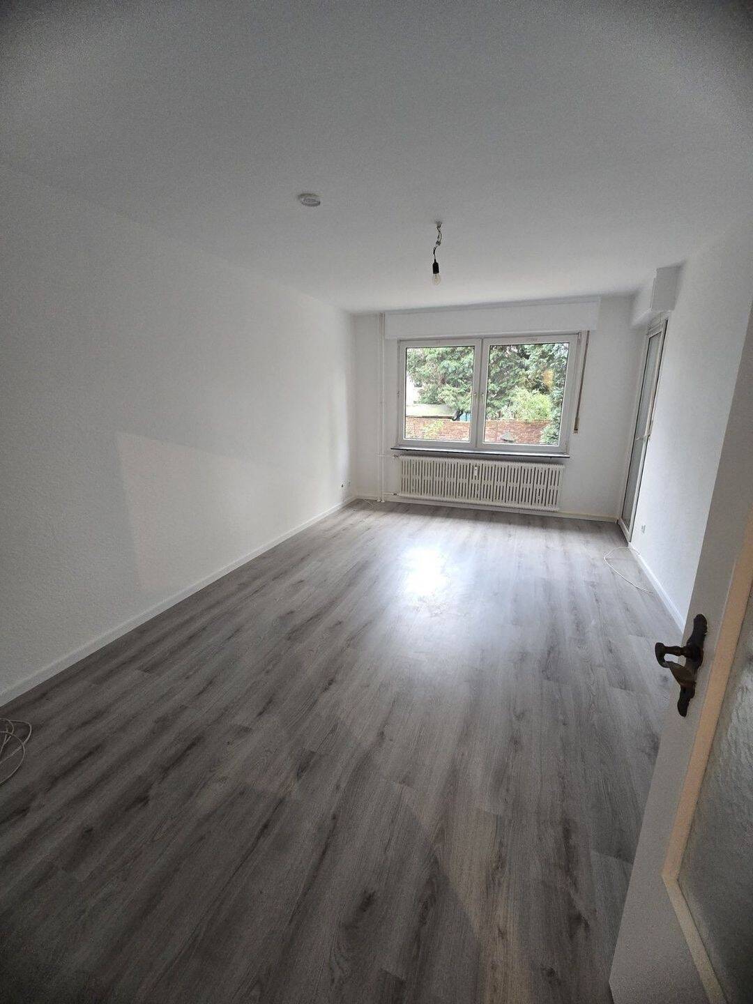 Hochwertige 2-Zimmer-Wohnung mit Balkon in der Waldstraße 3. OG, Crossen an der Elster, 7613 Crossen an der Elster