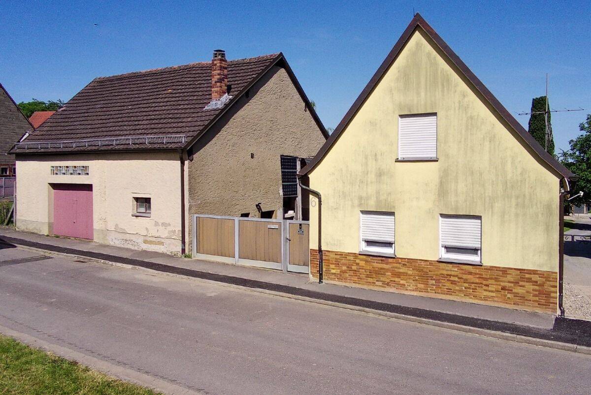 Eigenes Haus statt Eigentumswohnung – mit großem Grundstück, Scheune, Dachterrasse und Top Anbindung, 97440 Werneck