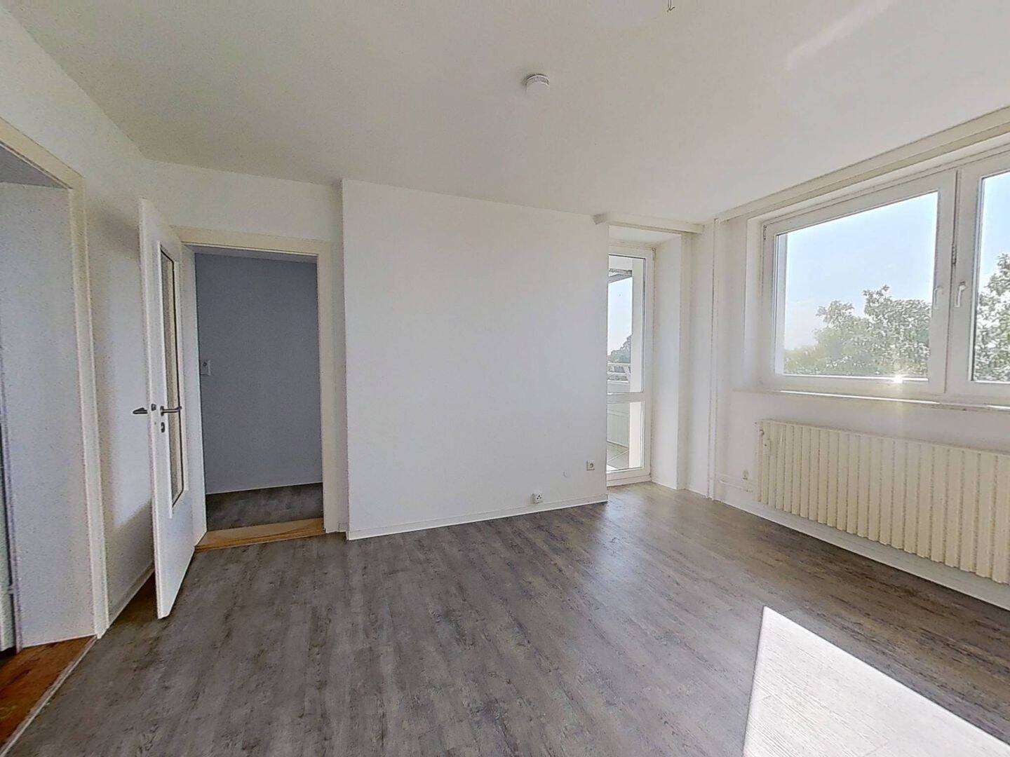 HELLE 2-Zimmer-Wohnung mit BALKON und EINBAUKÜCHE, 24768 Rendsburg
