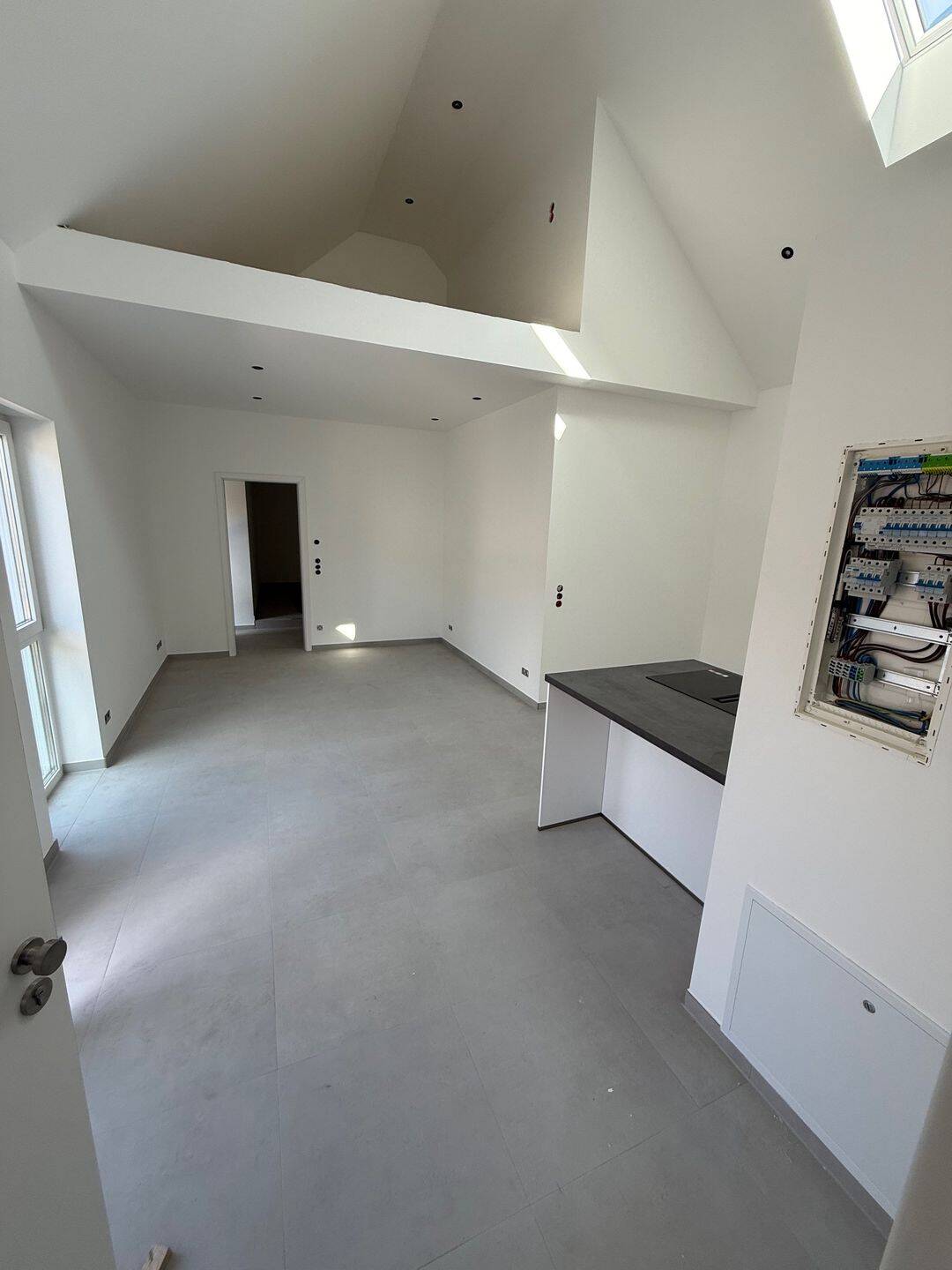 Erstbezug in helle und freundliche Wohnung mit Balkon. Luxus-Einbauküche, Balkon, eigenes Kellerabteil, Fußbodenheizung, EDV-Verkabelung, LED-Beleuch., 35510 Butzbach