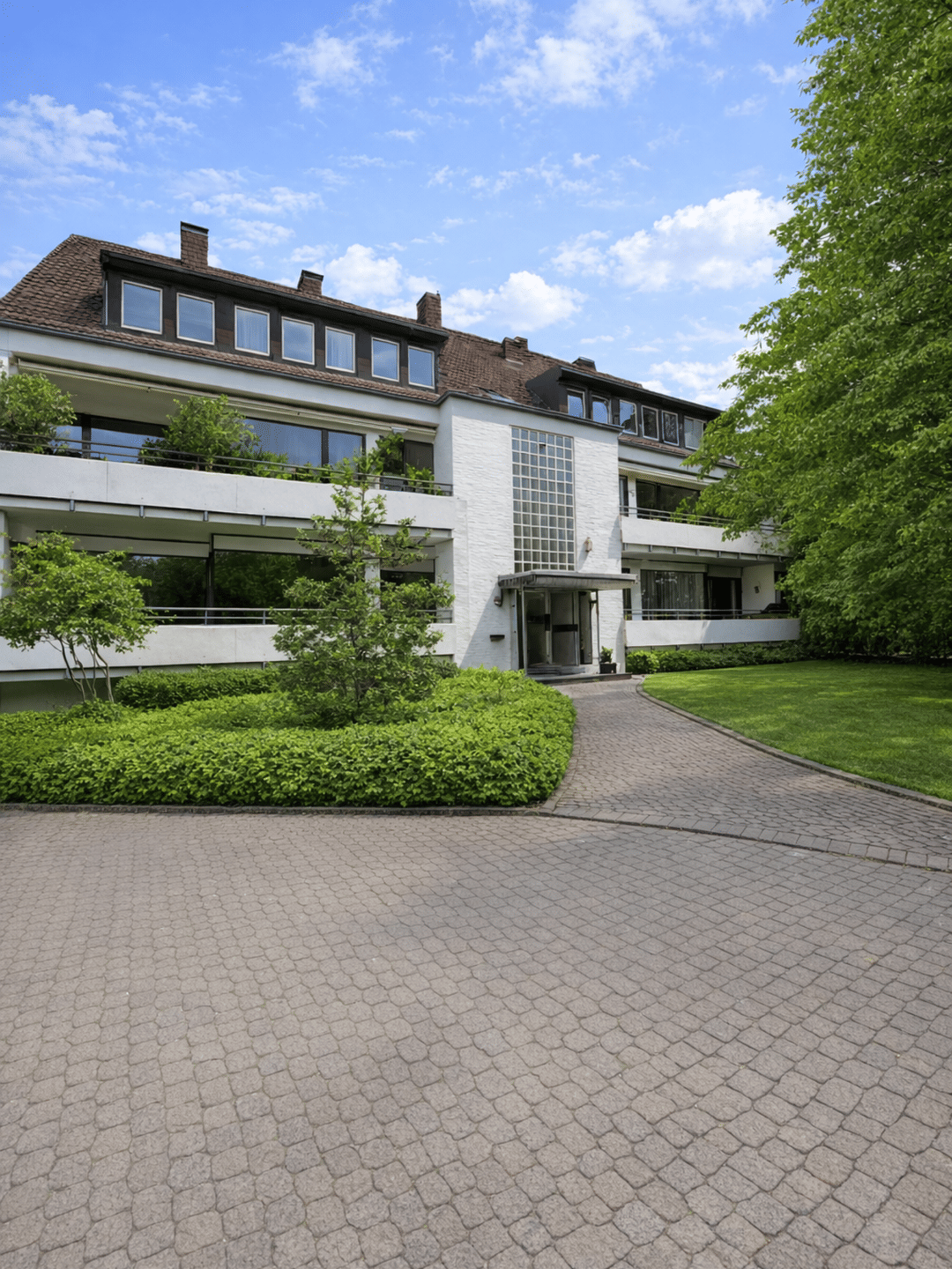 Elegante Maisonette in Krefeld: Ihr luxuriöser Rückzugsort mit Kamin und Balkon