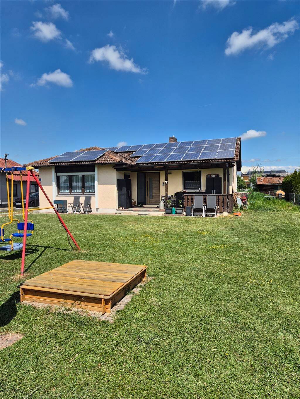 freistehendes Einfamilienhaus mit großem Garten (Südausrichtung) und Garage + PV-Anlage 7,2 kWp, 94486 Osterhofen