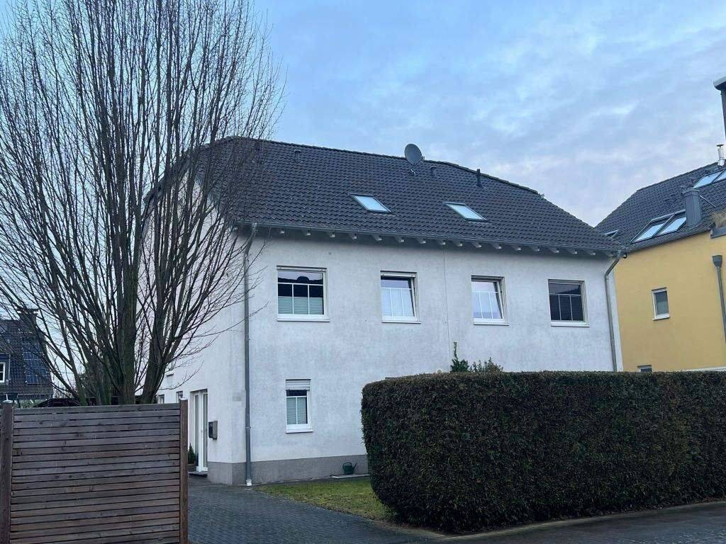 Hier haben 2-3 Generationen Platz: komplettes Doppelhaus in ruhiger Wohnlage, 51147 Köln (Porz)