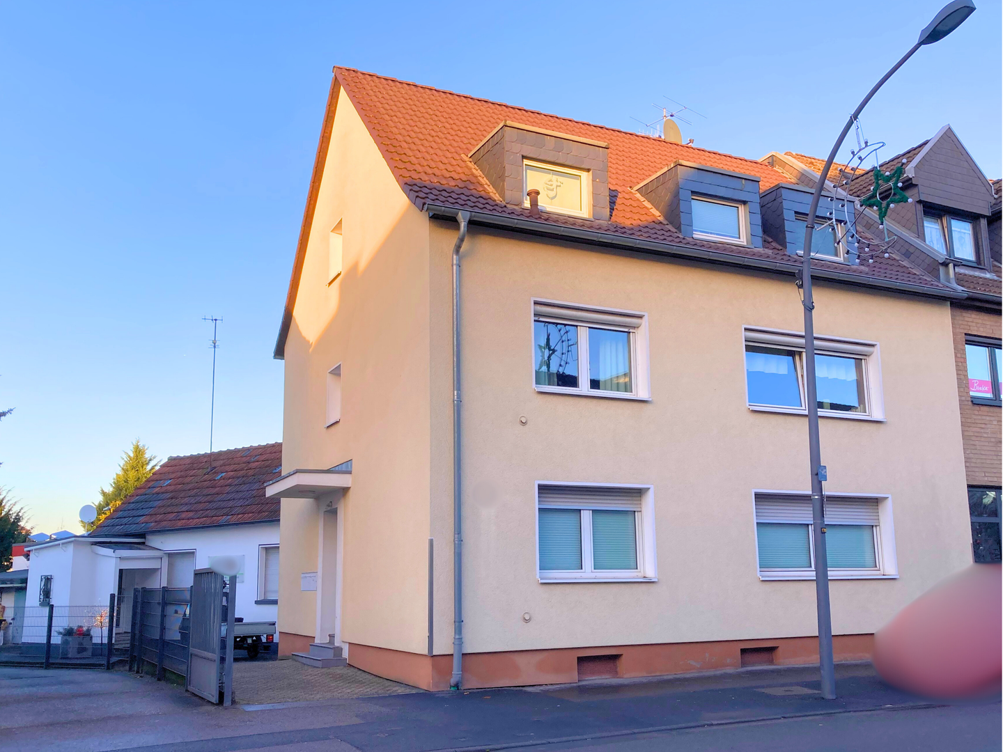 Modernisiertes Mehrfamilienhaus mit langfristig vermieteter Gewerbeeinheit (ü. 30 Jahre) im Innenhof, 51107 Köln (Kalk)