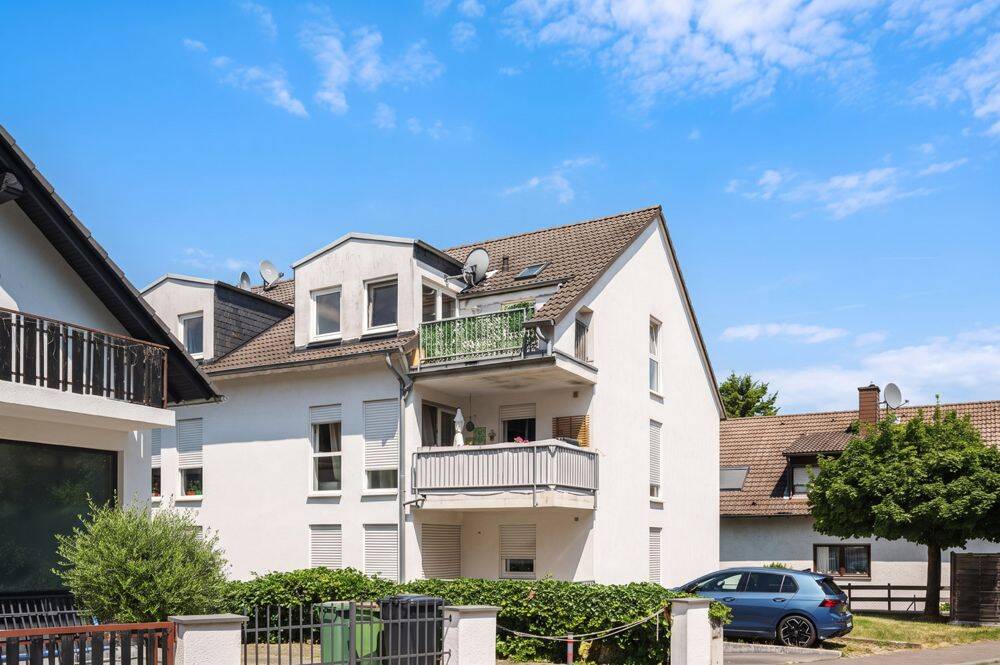 Ruhig gelegene, preislich attraktive 3-Zimmer-Dachwohnung mit zwei PKW-Stellplätzen in Feldrandlage, 55129 Mainz (Bretzenheim Ebersheim Hechtsheim)