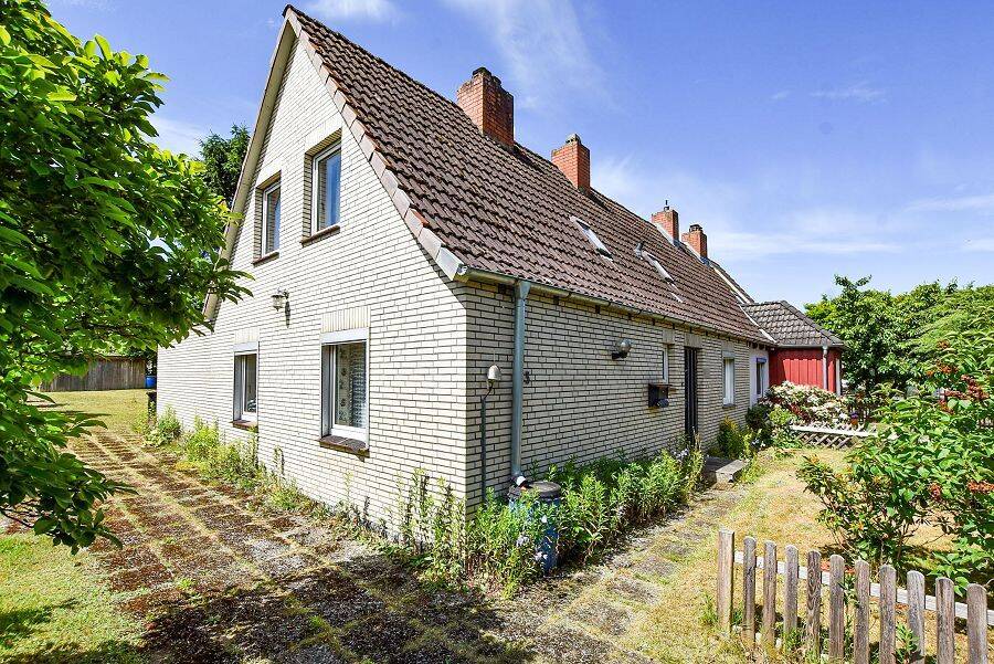 Renovierungsbedürftige DHH mit weitläufigem Grundstück in Groß Grönau!, 23627 Groß Grönau (Klein Grönau)