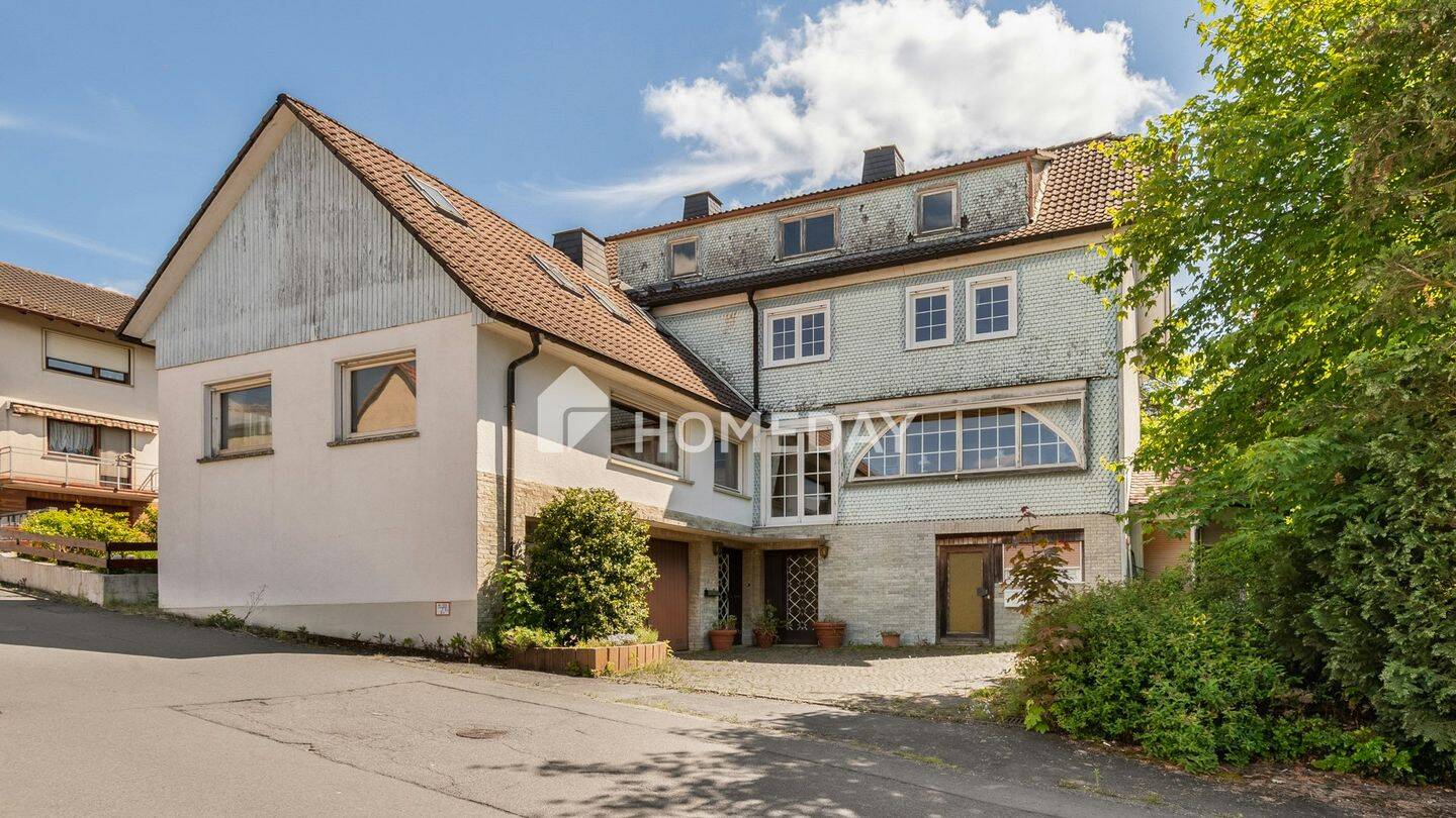 Historisches Mehrfamilienhaus mit drei Wohneinheiten und großem Grundstück in Steinau, 36396 Steinau an der Straße