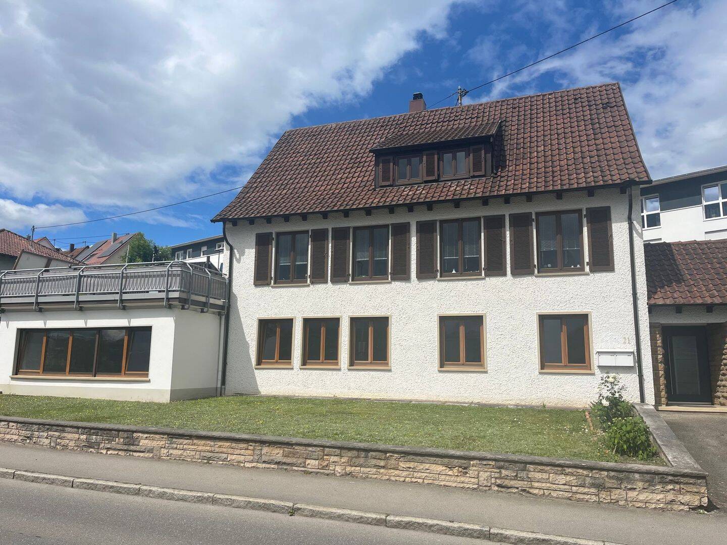 Wohn- und Geschäftshaus mit 6 Garagen und Garten, 72336 Balingen
