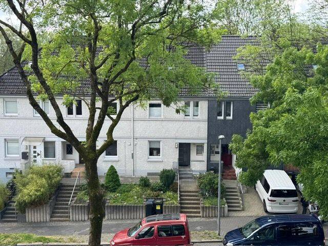 Reihenmittelhaus mit Garten und Kellerbar in Bochum, 44793 Bochum (Hamme Hordel Innenstadt Weitmar Wiemelhausen)