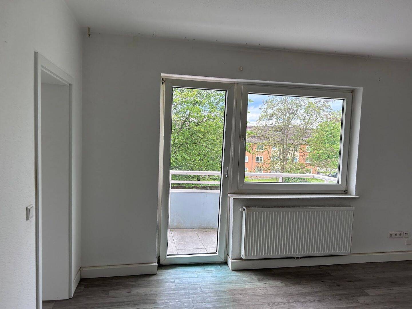 WWS – renovierte , kleine 4-Raum Wohnung mit Balkon, 32049 Herford