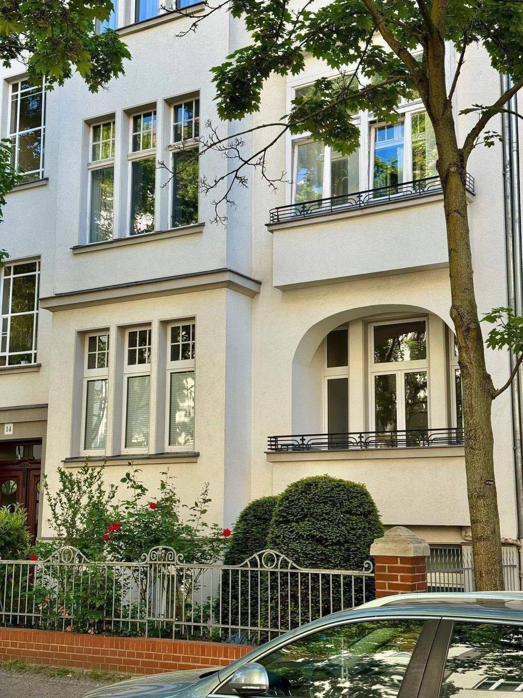 Stuck. Kamin. Dielen. Loggia. – Altbauperle mit ca. 120 m² und großem Potenzial in Steglitz, 12163 Berlin (Steglitz-Zehlendorf Friedenau Steglitz)