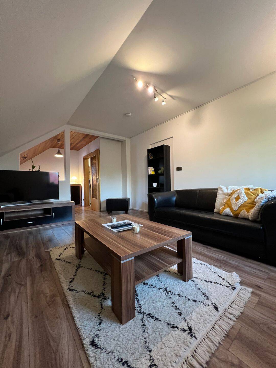 Moderne Dachgeschosswohnung mit Homeoffice-Zimmer in Berlin-Buckow, 12349 Berlin (Neukölln)
