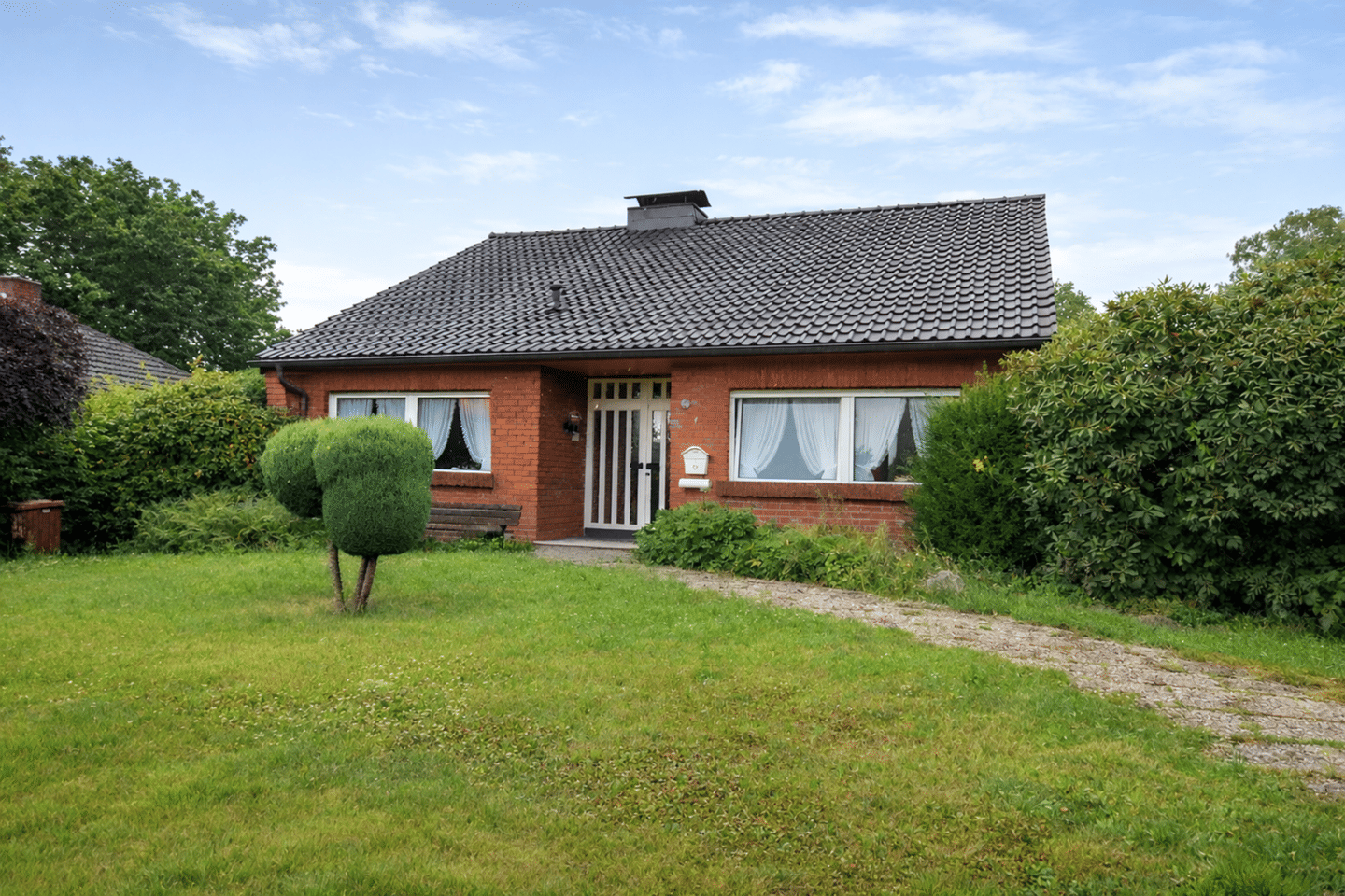 Charmanter Bungalow – zeitlose Architektur auf einer Ebene, 41372 Niederkrüchten