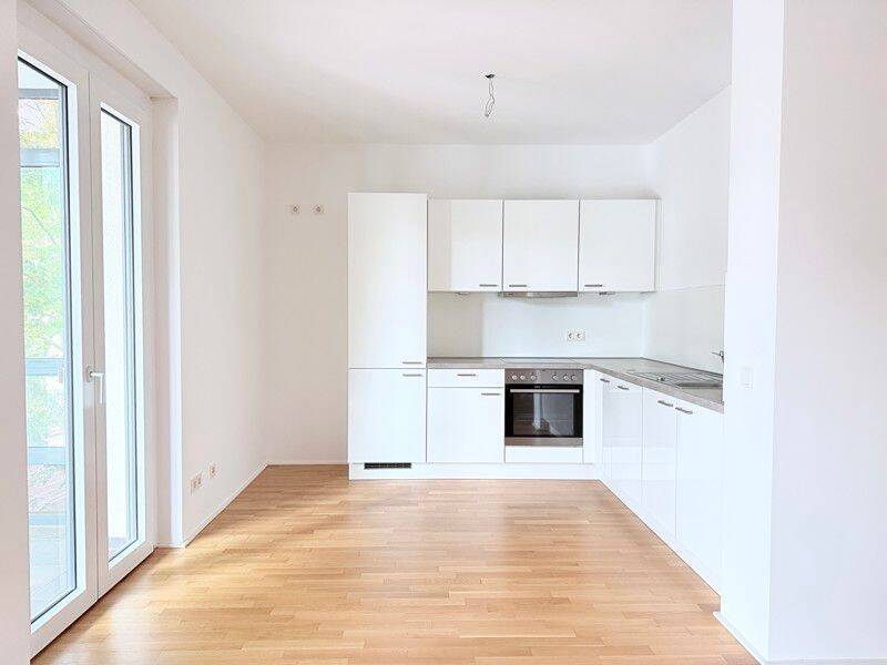 Großzügige Wohnung mit Wintergarten sucht Mieter: 2-Zimmer, 59m², 65187 Wiesbaden (Biebrich Wiesbaden)