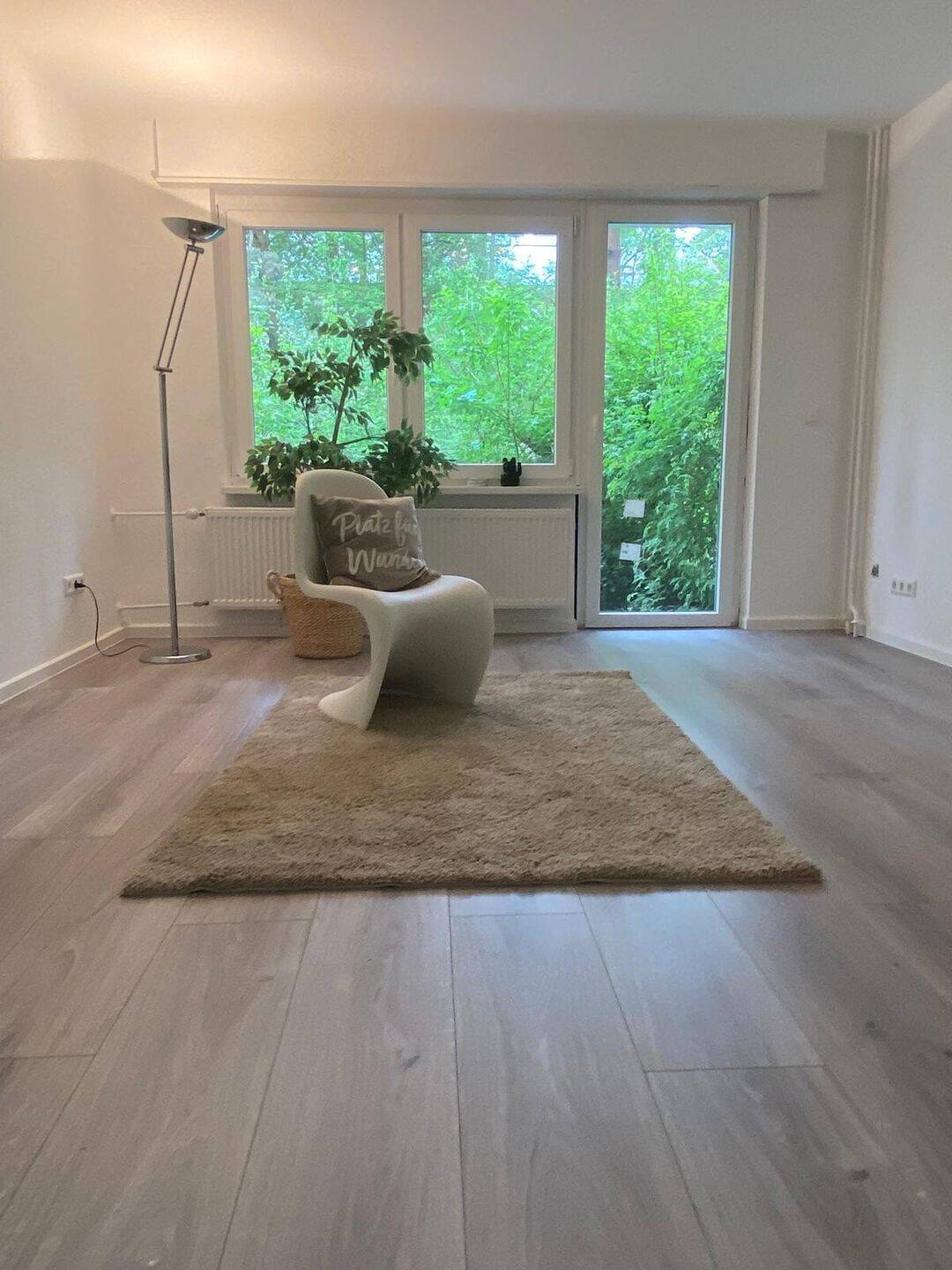 Frisch renoviertes Wohlfühldomizil mit eigener Terrasse im Grünen! (70qm), 76139 Karlsruhe (Hagsfeld Rintheim Waldstadt)
