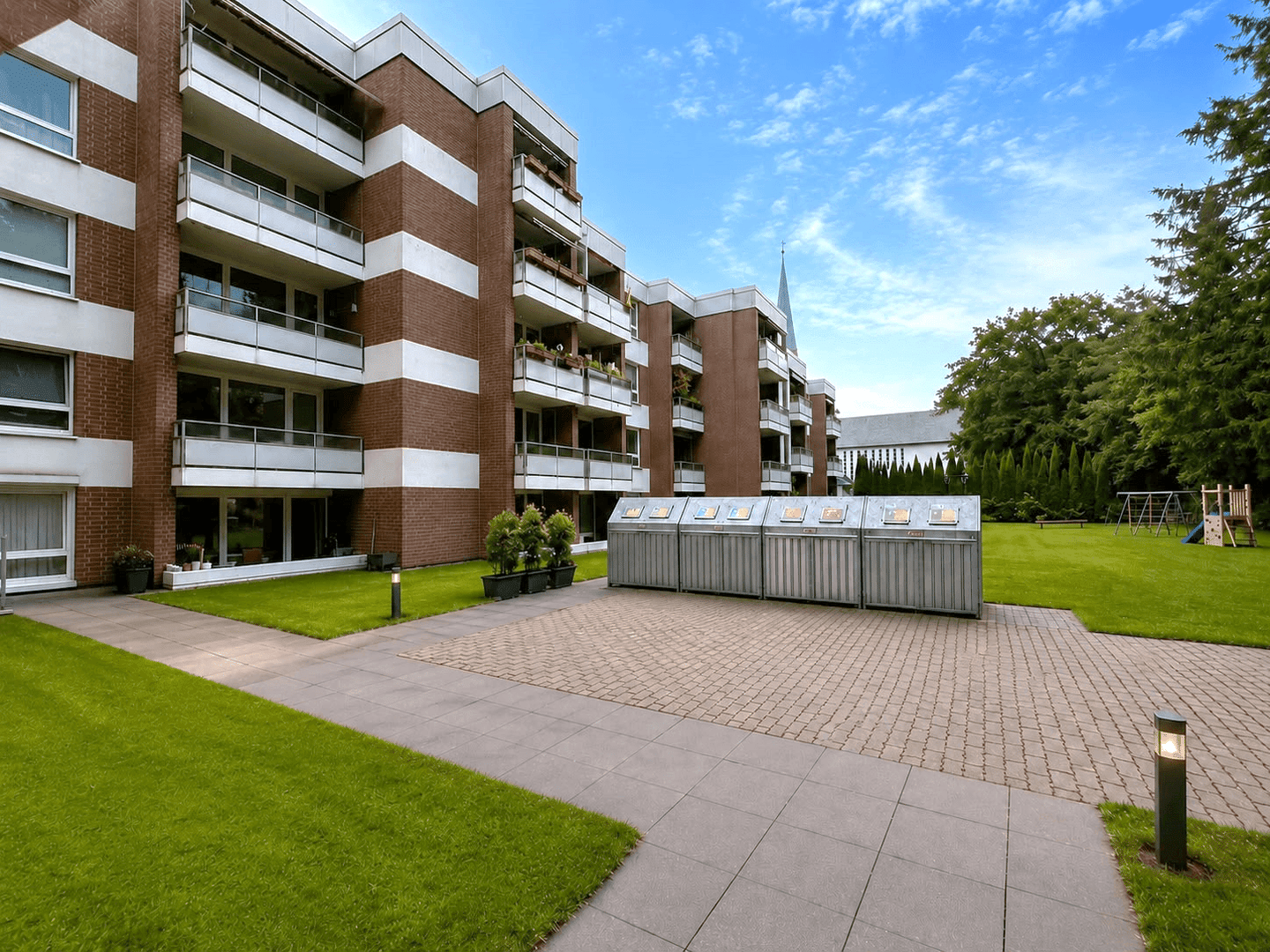 Zeitgemäßer Wohnkomfort mit Kamin und Tiefgaragenstellplatz in Hamburg-Jenfeld!, 22045 Hamburg (Wandsbek Jenfeld Tonndorf)