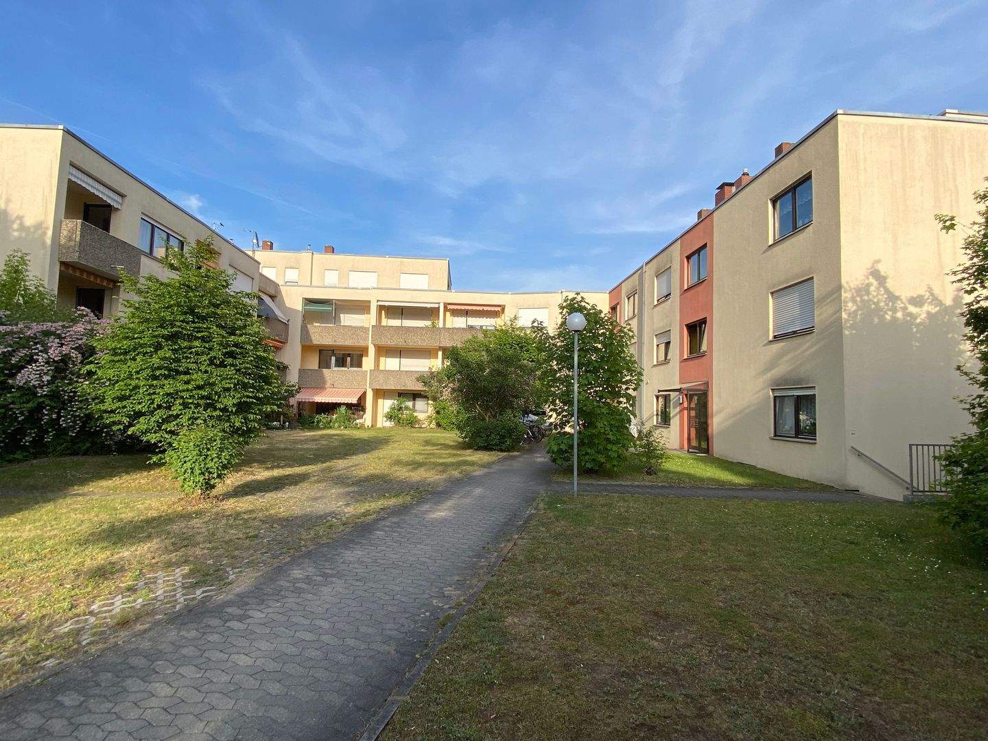 2-Zimmer-Wohnung mit Balkon und Stellplatz, 91056 Erlangen