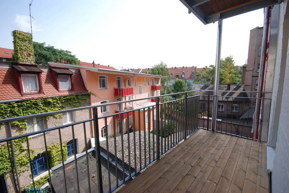 Klein aber fein – Top sanierte 2-Zimmer Wohnung mit großem Balkon!, 90419 Nürnberg (Kleinweidenmühle Sankt Johannis)