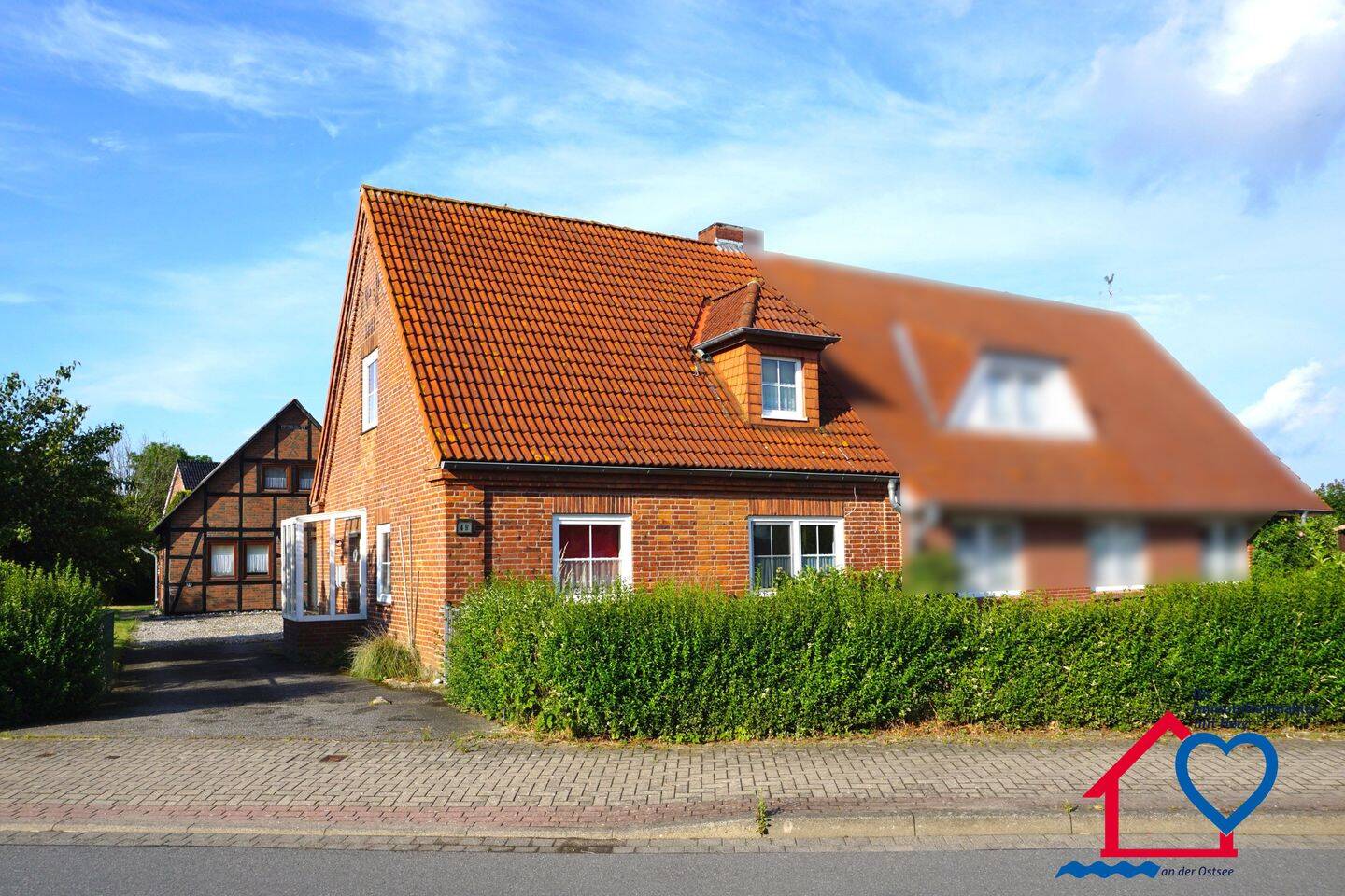 Behrensdorf an der Ostsee: Solides Wohnhaus, wohnähnliches Nebengebäude und Bauland, 24321 Behrensdorf (Ostsee)