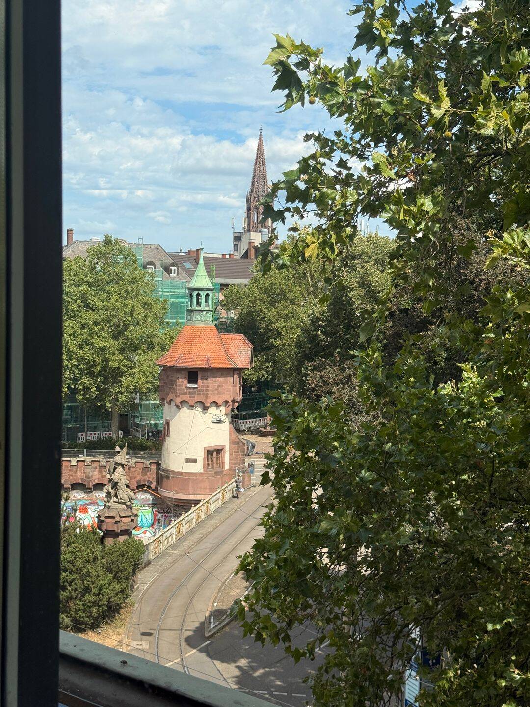 Maisonette-Charme auf zwei Ebenen – sanierte, bezugsfreie 5-Zimmer-Altbauwohnung mit Atelier Toplage, 79117 Freiburg im Breisgau