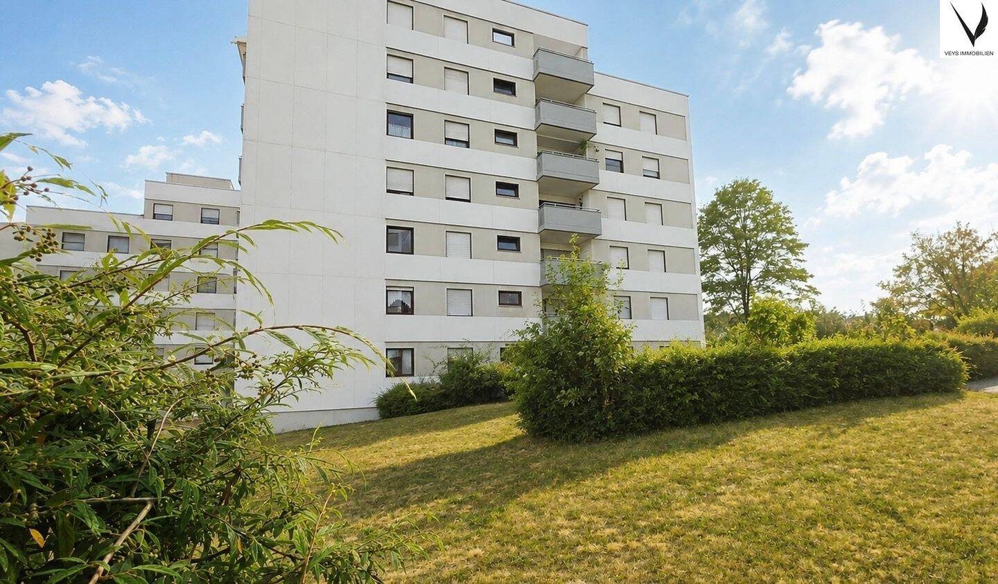Gepflegte 4-Zimmer-Erdgeschosswohnung mit Loggia in begehrter Wohnlage von Höchberg, 97204 Höchberg