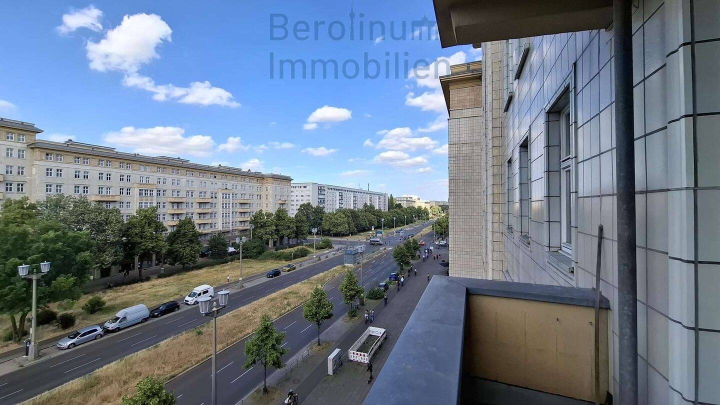 Stilvoller Erstbezug im Baudenkmal: Kernsanierte 3-Zimmer-Wohnung an der Karl-Marx-Allee, 10243 Berlin (Friedrichshain-Kreuzberg Friedrichshain)