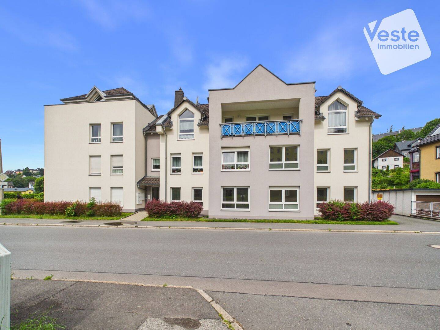 Renovierte Erdgeschosswohnung mit Stellplatz und Balkon in Steinach, 96523 Steinach