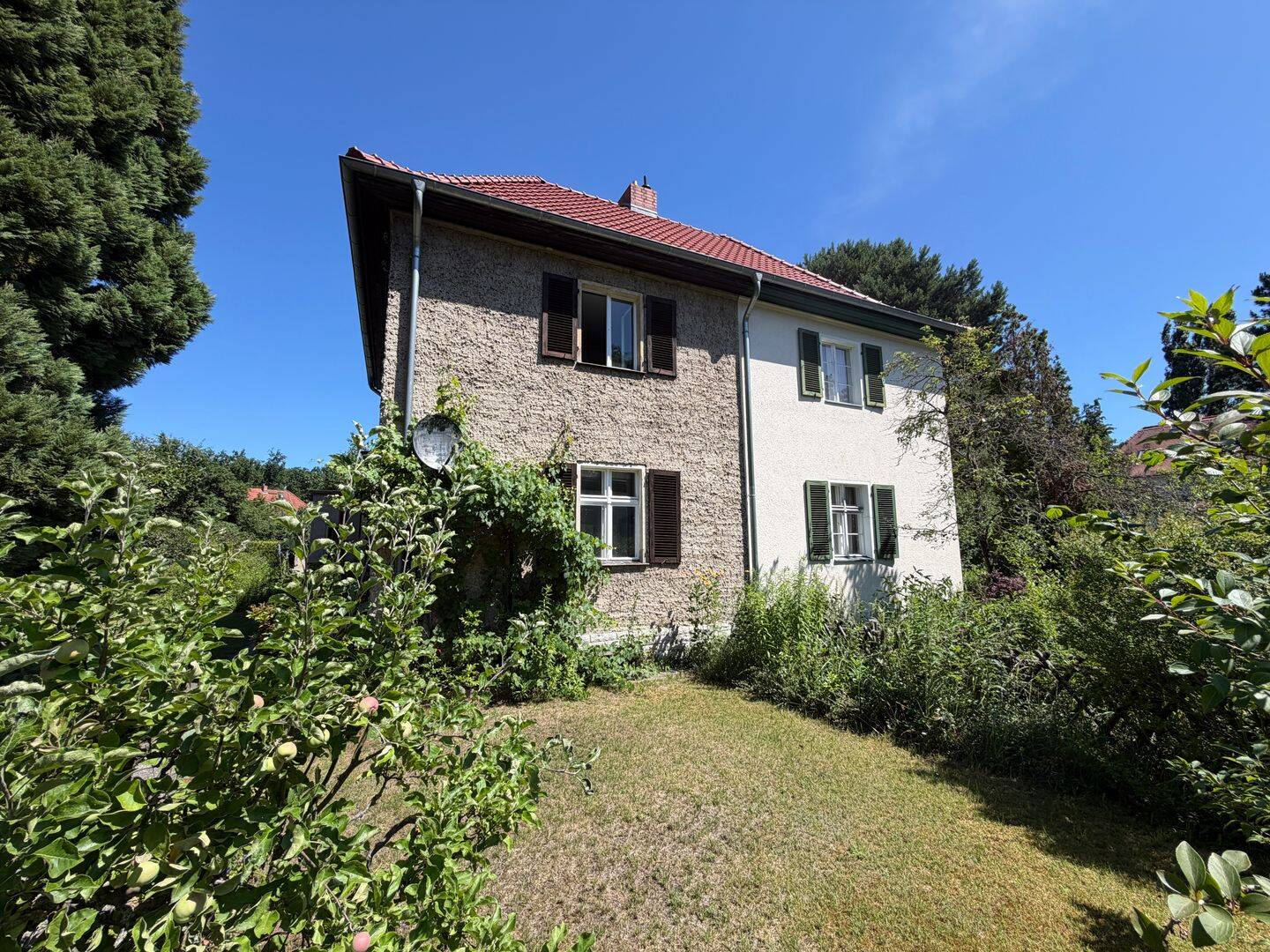Platz zum Gestalten: Doppelhaushälfte mit 646 m² Grundstück in Friedrichshagen, 12587 Berlin (Treptow-Köpenick Friedrichshagen Kleingartenanlage Erpetal Kleingartenanlage Wiesengrund)