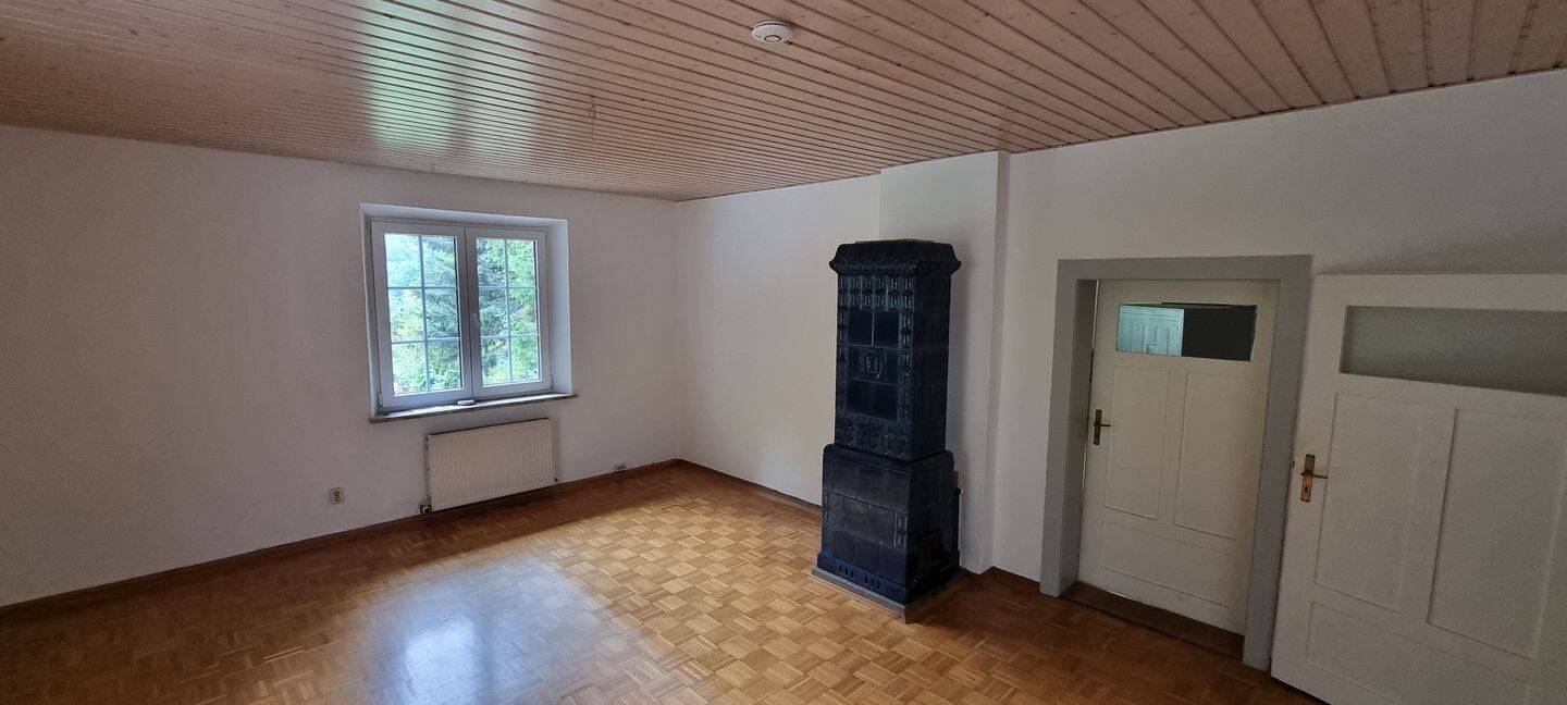 Große Altbauwohnung bei Metten mit Tageslichtbad, 94526 Metten