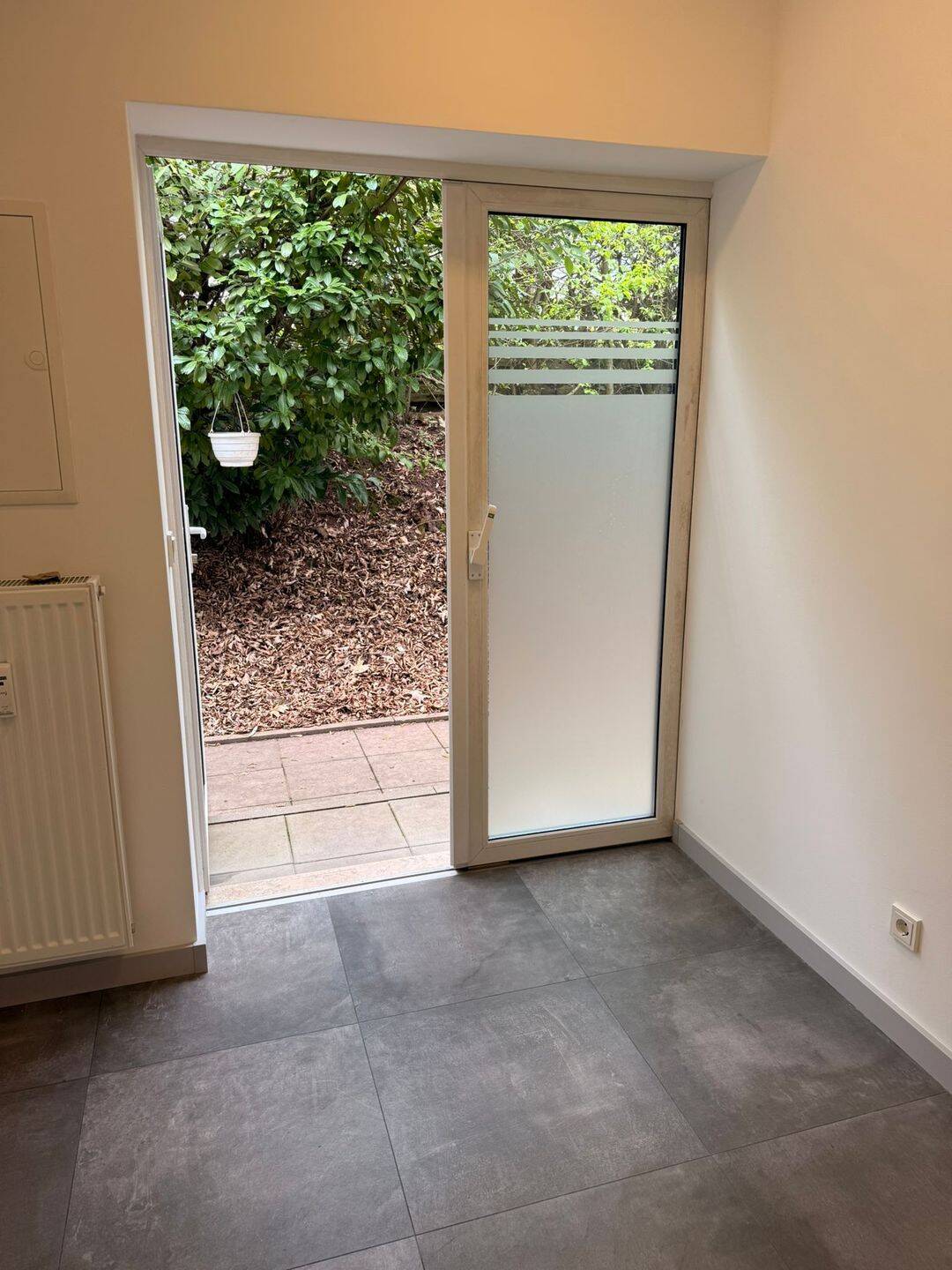 gepflegte Wohnung mit separatem Eingang u. Garten in Püttlingen, 66346 Püttlingen