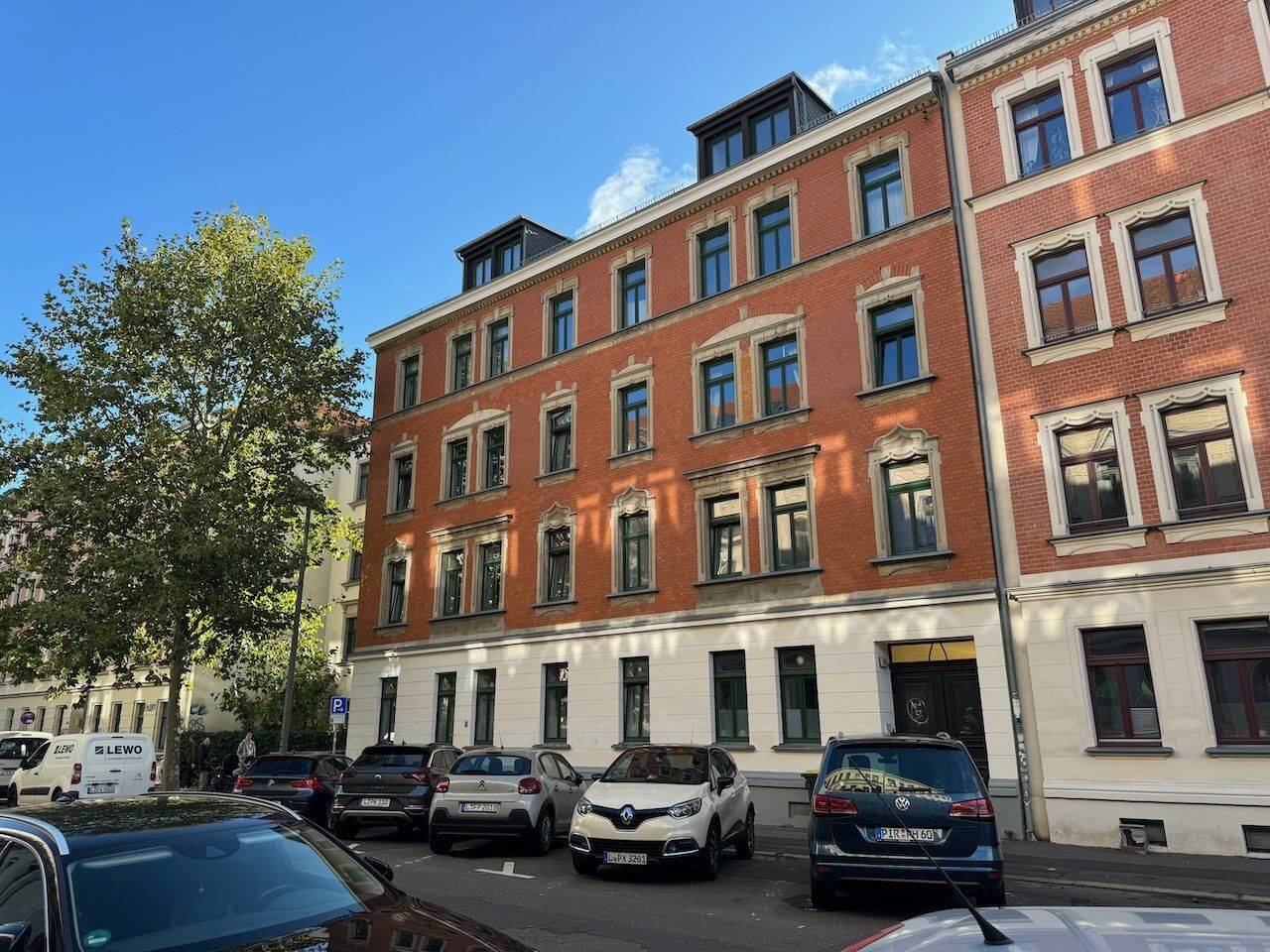 2 Zimmer mit Einbauküche! Großes Wohnzimmer – Laminat – Bad mit Dusche & Fenster – ruhige Lage, 4177 Leipzig (Altlindenau Lindenau)
