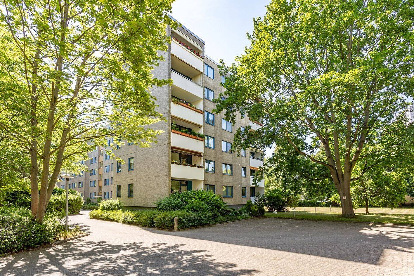 Sanierungsbedürftige 2-Zimmer-Wohnung mit Balkon und Stellplatz, 12279 Berlin (Tempelhof-Schöneberg Lichterfelde Marienfelde)