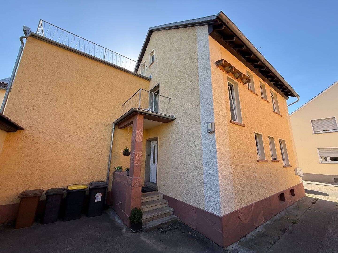 Zweifamilienhaus mit Garten & Ausbaupotenzial in ruhiger Lage von Frei-Weinheim, 55218 Ingelheim am Rhein