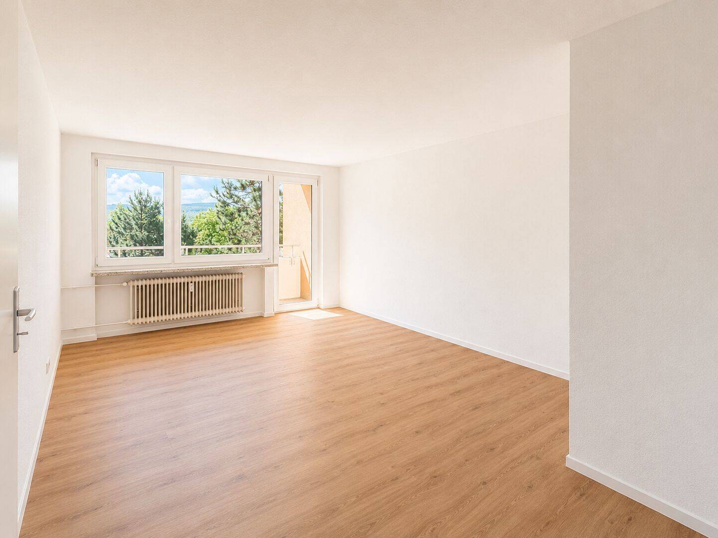 “Erstbezug nach Sanierung: Großzügige 4-Zimmer-Wohnung mit Loggia und traumhaftem Ausblick”, 30890 Barsinghausen