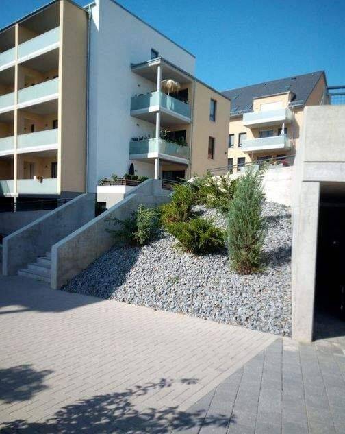 Attraktive und geräumige 2-Raumwohnung mit Loggia und Dusche – barrierearm, 6217 Merseburg