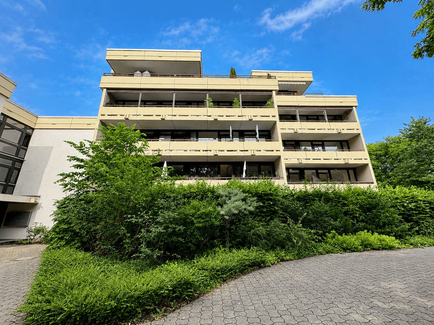 Exklusives Wohnen im Grünen – Großzügige 3-Zimmer-Wohnung mit großem Balkon und Wohlfühlcharakter, 81476 München (Thalk. Obersendl.-Forsten-Fürstenr.-Solln)