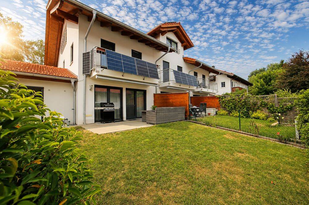 Familienfreundlich & energieeffizient – neuwertiges Reiheneckhaus in Deining, 82544 Egling