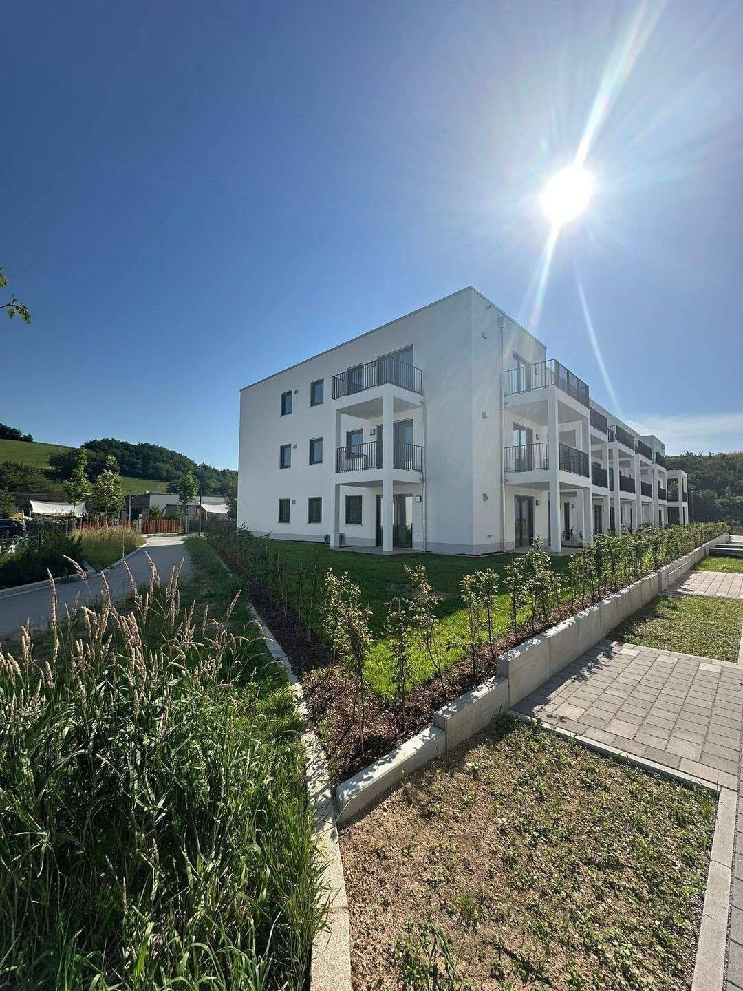 Raum für Ihr Leben – Exklusive 4-Zimmer-Neubauwohnung mit zwei Balkonen, 93086 Wörth a.d. Donau (Wörth)