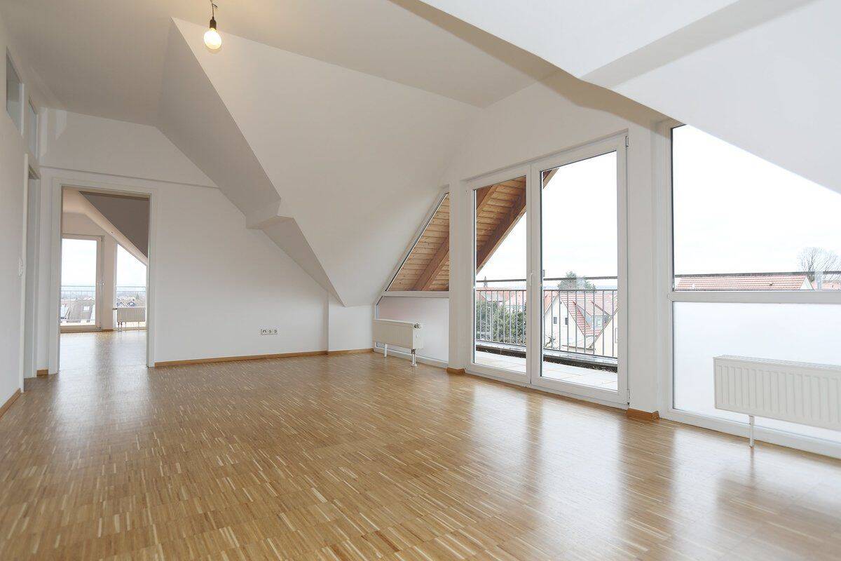 Schöne Dachgeschoss-Wohnung mit außergewöhnlicher Aufteilung – ideal für Sinles und Paare!, 74357 Bönnigheim
